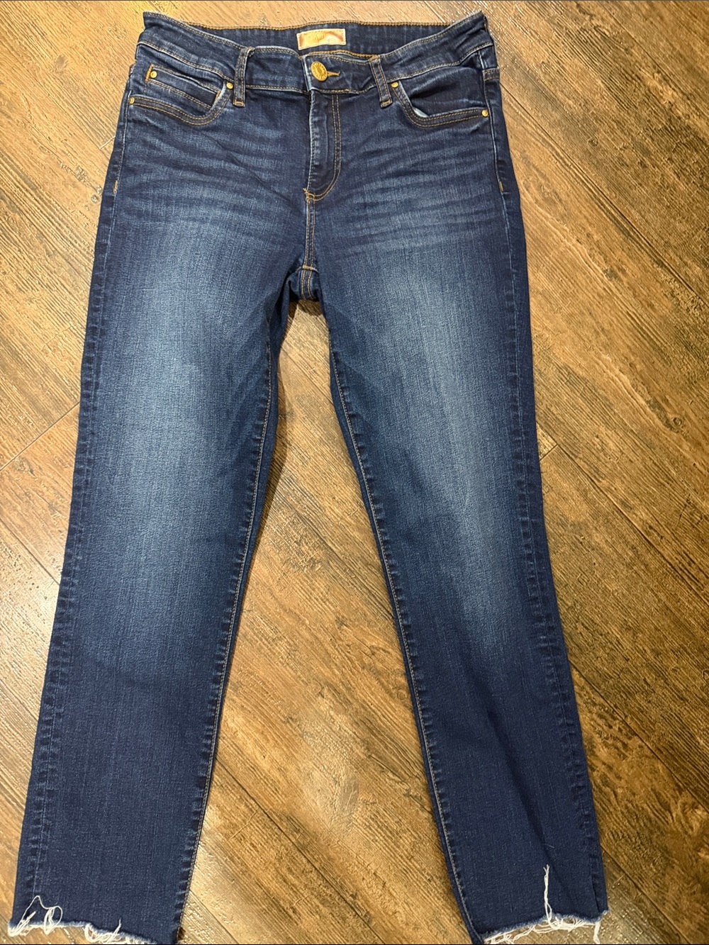 Kut from the Kloth Catherine Boyfriend Jeans with Frayed Bottem EUC
